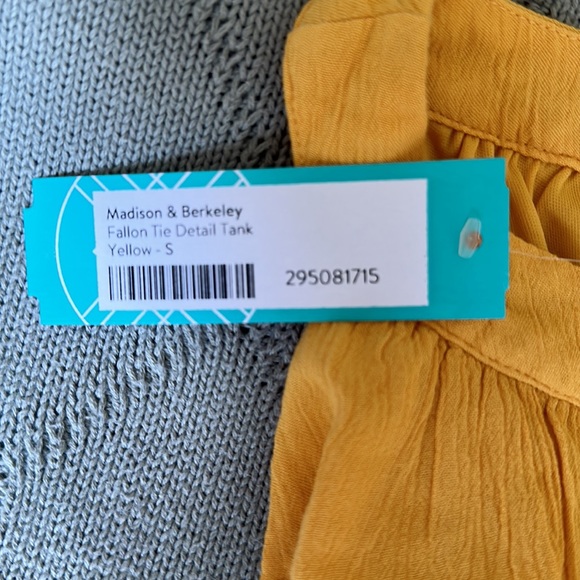 Madison & Berkeley Flutter Tank 🦋 - Picture 2 of 2